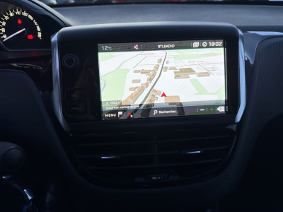 Peugeot 208 1.2 ESSENCE 110CV