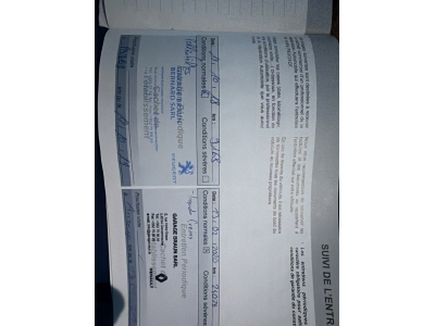 Peugeot 208 1.2 ESSENCE 110CV