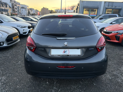 Peugeot 208 1.2 ESSENCE 110CV
