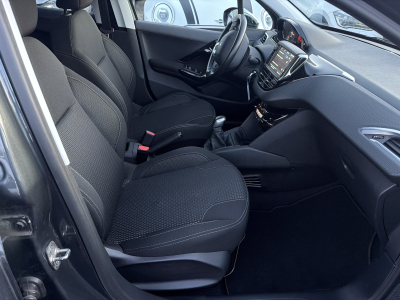 Peugeot 208 1.2 ESSENCE 110CV