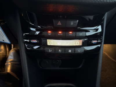 Peugeot 208 1.2 ESSENCE 110CV