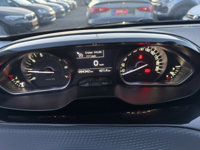 Peugeot 208 1.2 ESSENCE 110CV