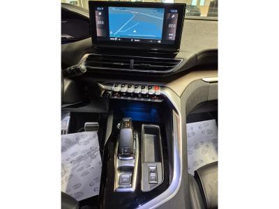 Peugeot 5008 2.0 BLUEHDI 180 GT 7 SITZE FOCAL PANO CUIR NAVI 1 HAND