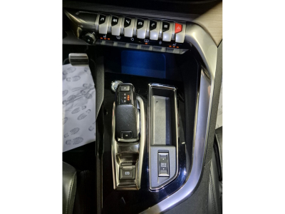 Peugeot 5008 2.0 BLUEHDI 180 GT 7 SITZE FOCAL PANO CUIR NAVI 1 HAND