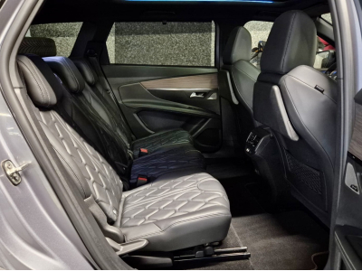 Peugeot 5008 2.0 BLUEHDI 180 GT 7 SITZE FOCAL PANO CUIR NAVI 1 HAND