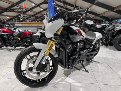 Indian 101 Scout Classic Ltd + Tech White  Metallic  w/ graphics