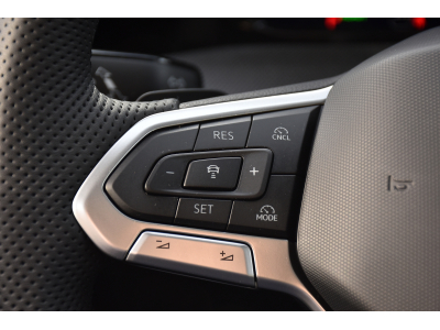 Volkswagen Golf 1.5 eTSI R-Line DSG