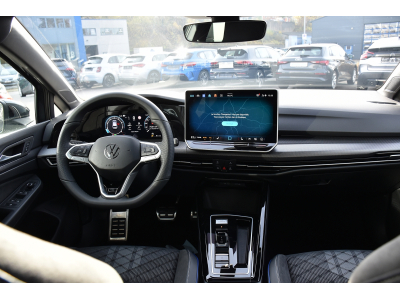 Volkswagen Golf 1.5 eTSI R-Line DSG