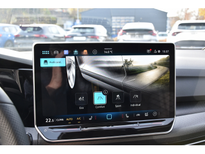 Volkswagen Golf 1.5 eTSI R-Line DSG