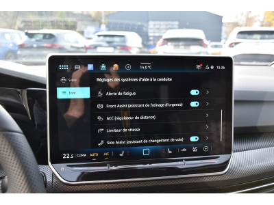 Volkswagen Golf 1.5 eTSI R-Line DSG