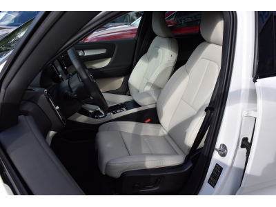 Volvo XC40 2.0 B3 MHEV Plus Dark DCT