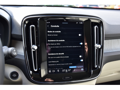 Volvo XC40 2.0 B3 MHEV Plus Dark DCT