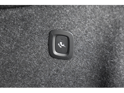 Volvo XC40 2.0 B3 MHEV Plus Dark DCT