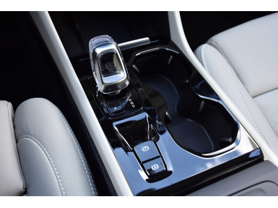 Volvo XC40 2.0 B3 MHEV Plus Dark DCT