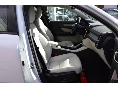 Volvo XC40 2.0 B3 MHEV Plus Dark DCT