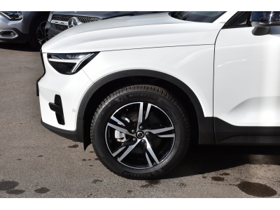 Volvo XC40 2.0 B3 MHEV Plus Dark DCT
