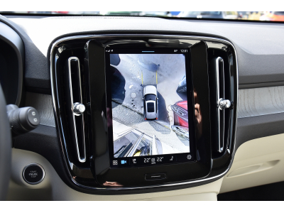 Volvo XC40 2.0 B3 MHEV Plus Dark DCT