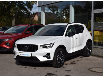 Volvo XC40 2.0 B3 MHEV Plus Dark DCT