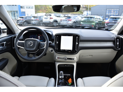 Volvo XC40 2.0 B3 MHEV Plus Dark DCT