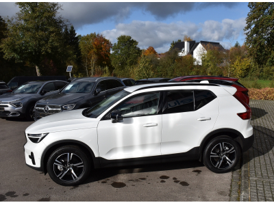 Volvo XC40 2.0 B3 MHEV Plus Dark DCT