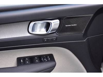 Volvo XC40 2.0 B3 MHEV Plus Dark DCT