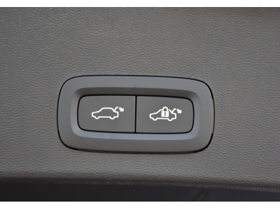 Volvo XC40 2.0 B3 MHEV Plus Dark DCT