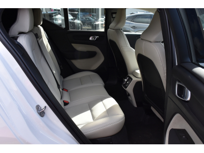 Volvo XC40 2.0 B3 MHEV Plus Dark DCT