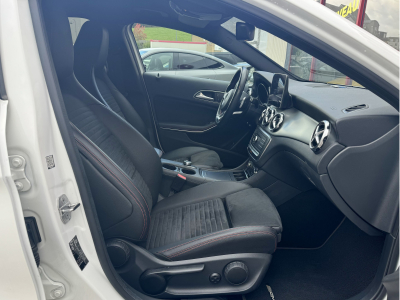 Mercedes-Benz GLA 200 D 4MATIC AMG FACELIFT AUTO CUIR NAVI