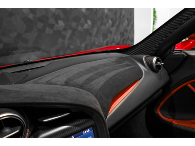 McLaren 720S PERFORMANCE COUPÉ - MEMPHIS RED - SPECIAL PAINT