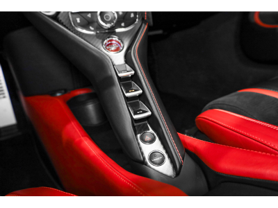 McLaren 720S PERFORMANCE COUPÉ - MEMPHIS RED - SPECIAL PAINT