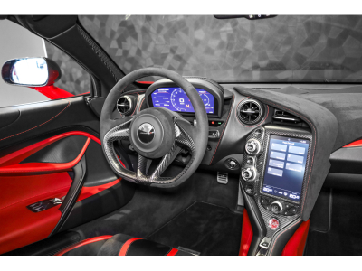 McLaren 720S PERFORMANCE COUPÉ - MEMPHIS RED - SPECIAL PAINT