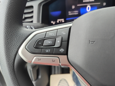 Volkswagen Polo 1.0 TSI CARPLAY RADAR AV + ARR CLIM BLUETOOTH LED