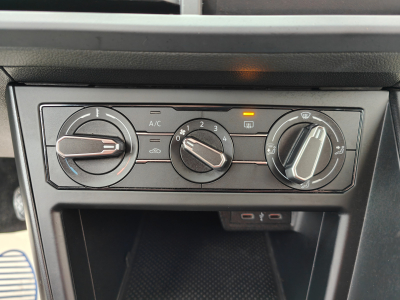 Volkswagen Polo 1.0 TSI CARPLAY RADAR AV + ARR CLIM BLUETOOTH LED