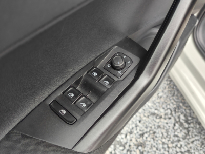 Volkswagen Polo 1.0 TSI CARPLAY RADAR AV + ARR CLIM BLUETOOTH LED