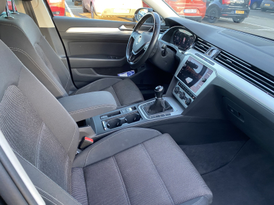 Volkswagen Passat Variant 2.0Tdi Comfortline Apple CarPlay Navi AHK Digital Cockpit ACC