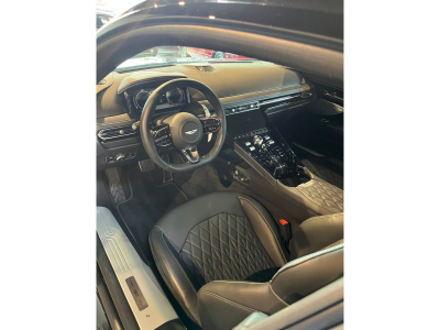 Aston Martin DB12 COUPE/V8/BLACK ON BLACK/ B&W/360°/SEAT VENT/