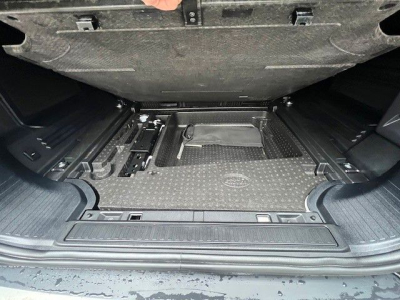 Land-Rover Defender D200 X-Dynamic 110 - 1Hand