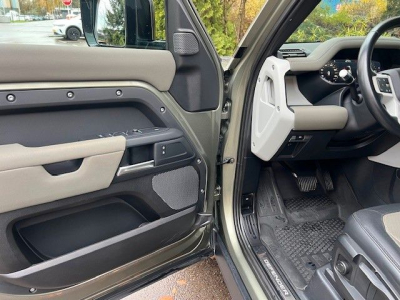 Land-Rover Defender D200 X-Dynamic 110 - 1Hand