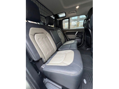 Land-Rover Defender D200 X-Dynamic 110 - 1Hand