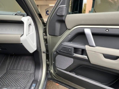 Land-Rover Defender D200 X-Dynamic 110 - 1Hand