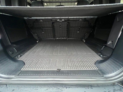 Land-Rover Defender D200 X-Dynamic 110 - 1Hand