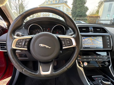 Jaguar XE XE 20d 180PS Prestige Automatik