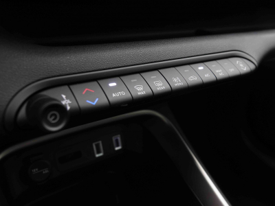 Jeep Avenger 1.2 e-Hybrid DCT 110 Summit