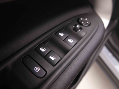 Jeep Avenger 1.2 e-Hybrid DCT 110 Summit