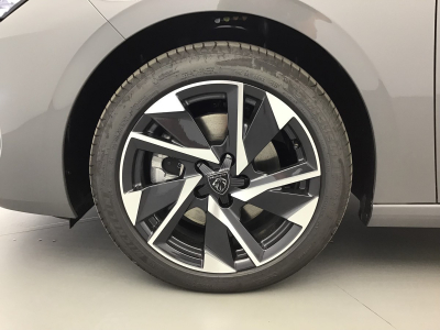 Peugeot 308 1.5 BlueHDI 130 EAT8 ALLURE