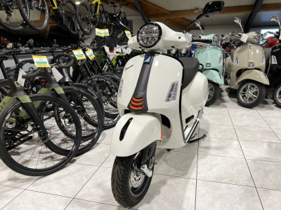 Vespa GTS Super Sport 125 Blanc