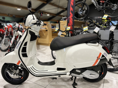 Vespa GTS Super Sport 125 Blanc