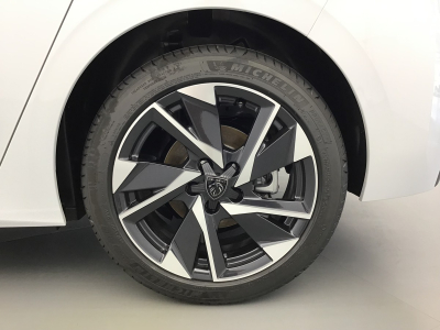 Peugeot 308 1.5 BlueHDI 130 EAT8 ALLURE