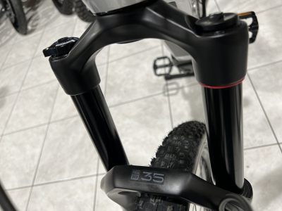 Fantic XTF 1.5 Race  L 630 Wh, 29''-29'', freins 2 pistons gris, 90 Nm