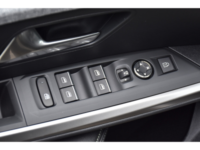 Peugeot 5008 GT Hybrid 145 e-DSC6